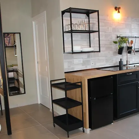 Tiny Daisy House * Naples